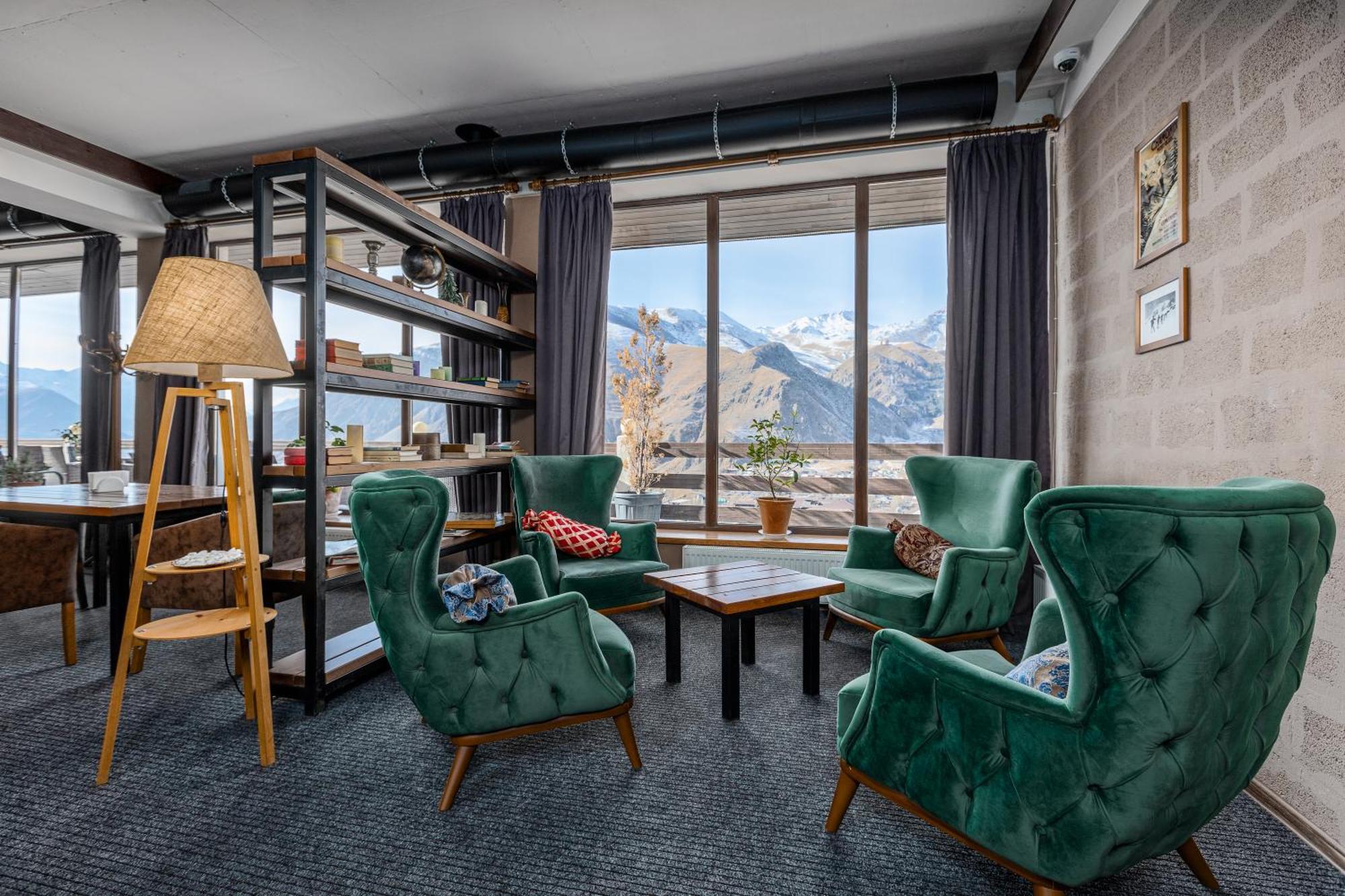 Alpine Lounge Boutique Hotel Kazbegi Ngoại thất bức ảnh