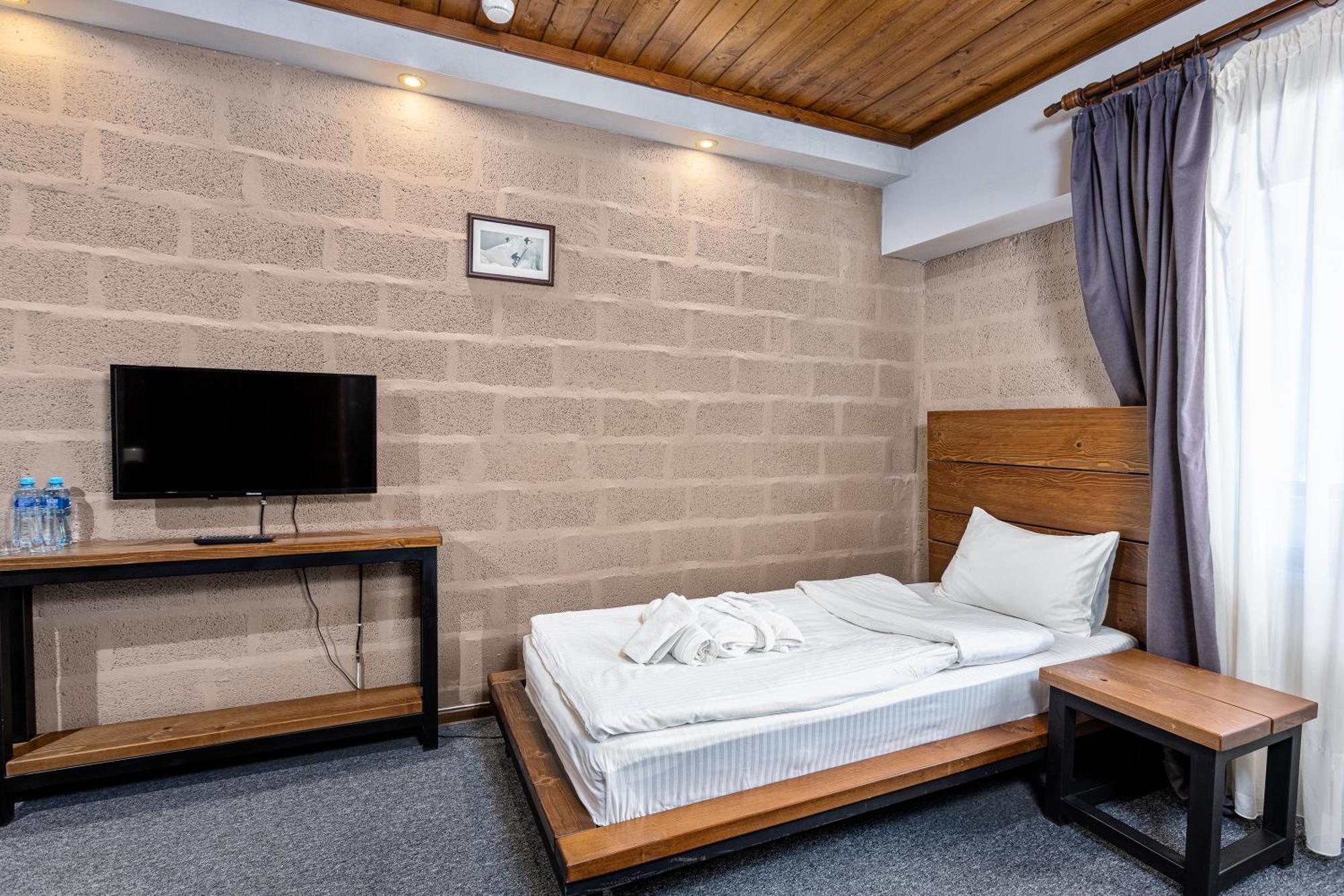 Alpine Lounge Boutique Hotel Kazbegi Phòng bức ảnh